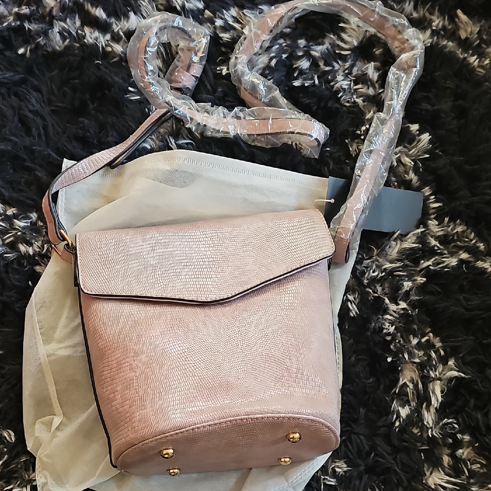 Chic Metallic Crossbody Bag